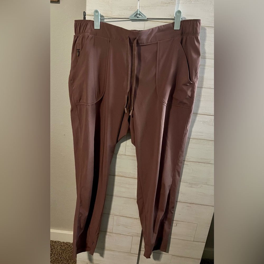 All In Motion joggers size L